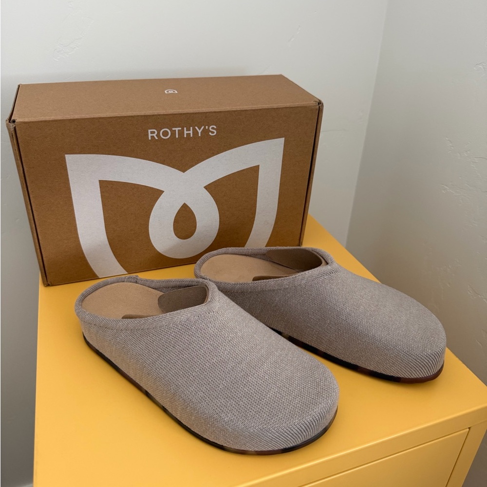 Rothy’s the casual clog in dove
